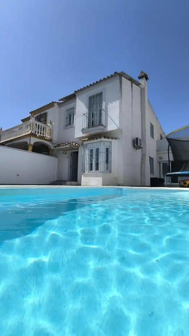 Piscina de Casa adosada en venta en Jerez de la Frontera