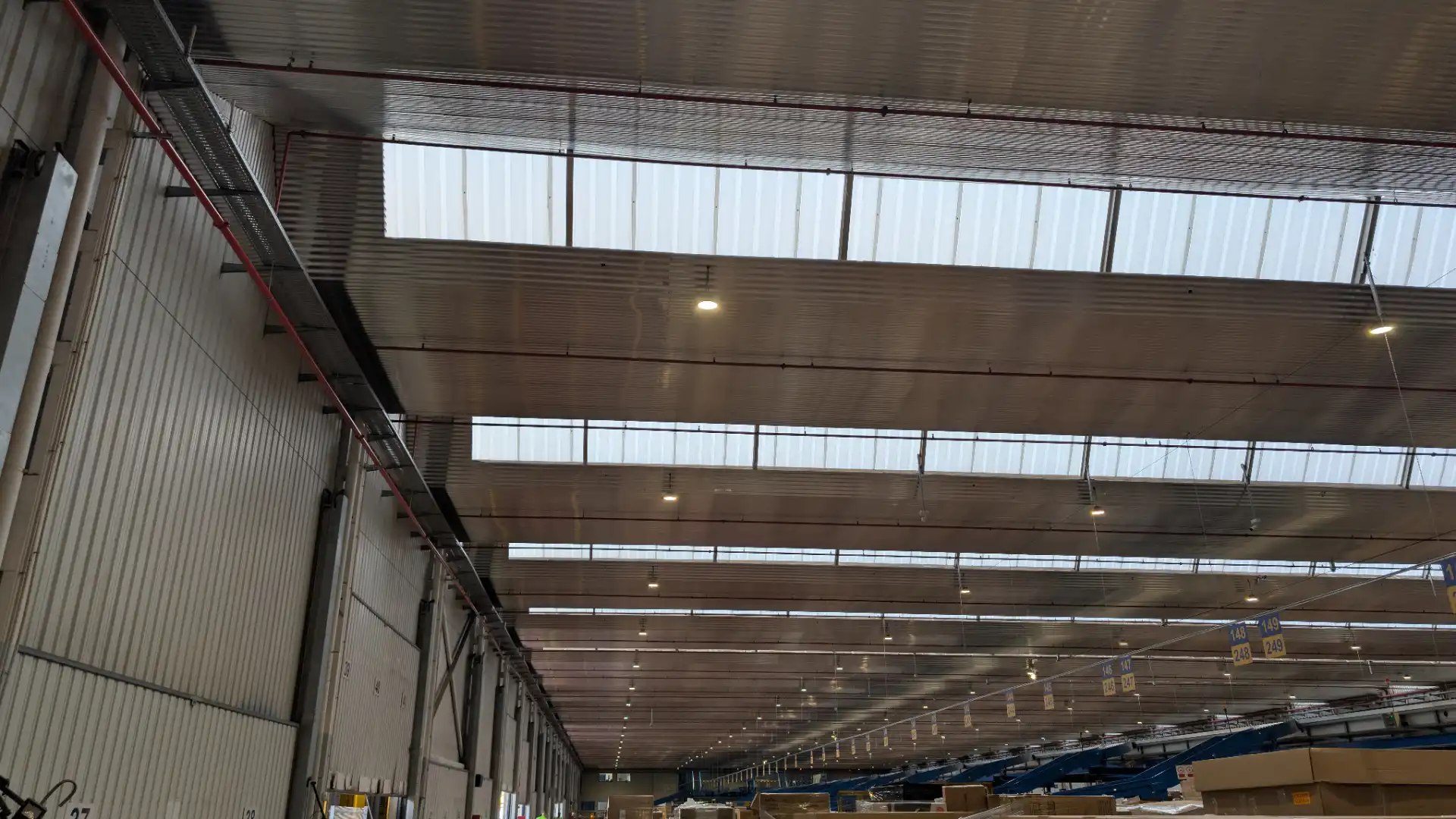 Vista exterior de Nau industrial de lloguer en Zaragoza amb Calefacció i Alarma
