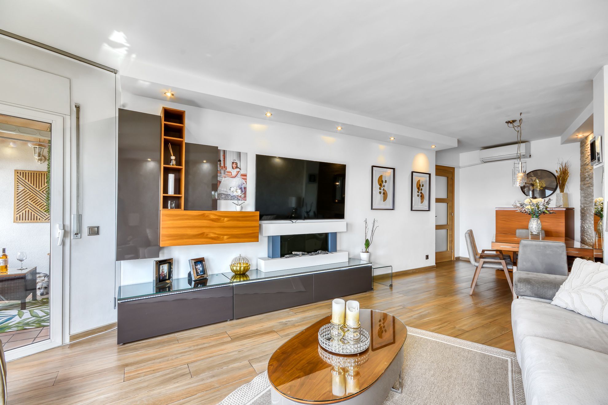 Living room of Flat for sale in Figueres  with Air Conditioner, Furnished and Balcony