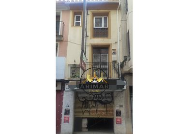 Adossat amb balcó en venda a Centro
