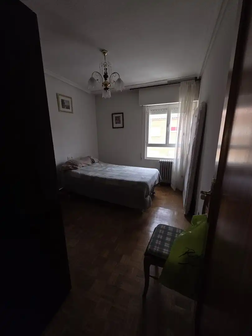 Bedroom of Flat for sale in Salamanca  with Heating, Parquet flooring and Balcony