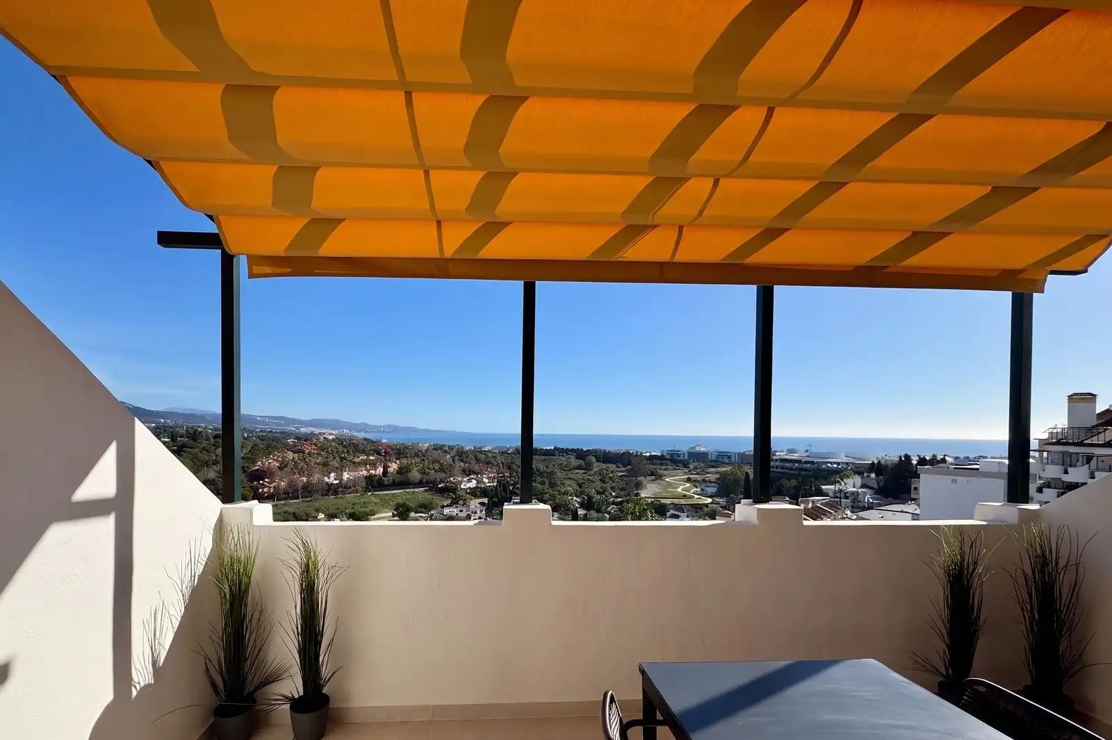 Terrasse von Dachboden zum Verkauf in Marbella mit Klimaanlage, Terrasse und Abstellraum