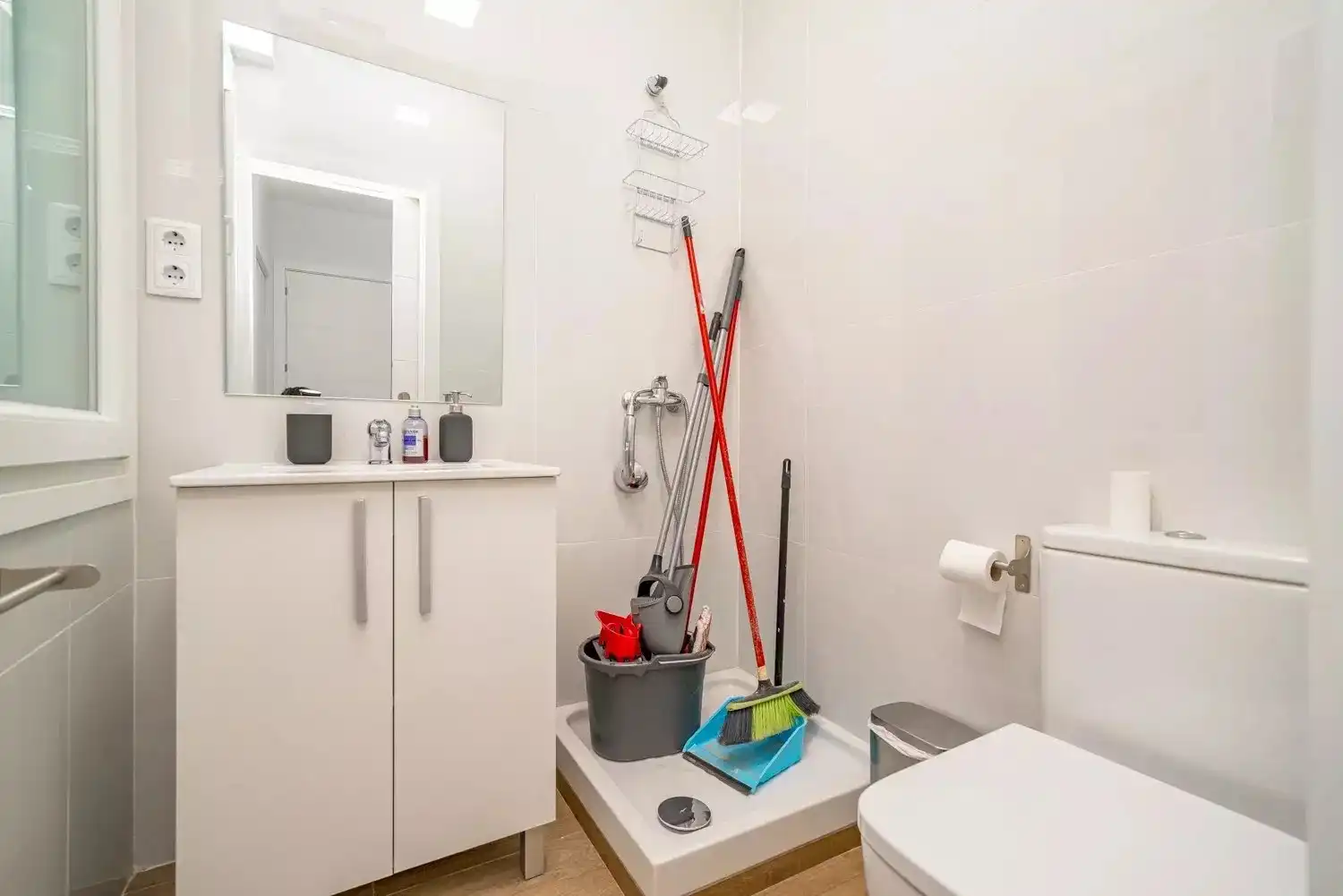 Badezimmer von Geschaftsraum zur Miete in Madrid mit Klimaanlage