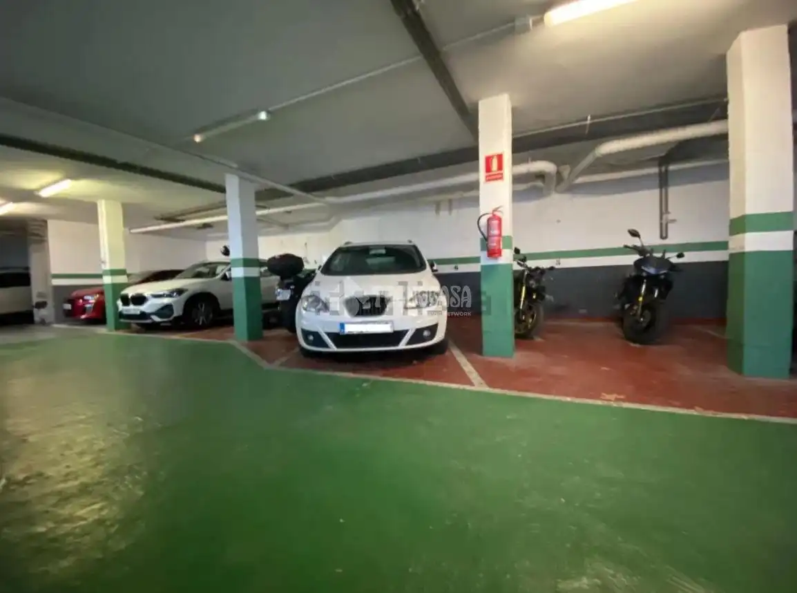 Aparcament de Garatge en venda en Santa Coloma de Gramenet