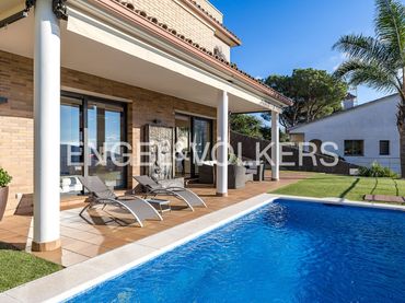 Casa con piscina in affitto a Cabrils
