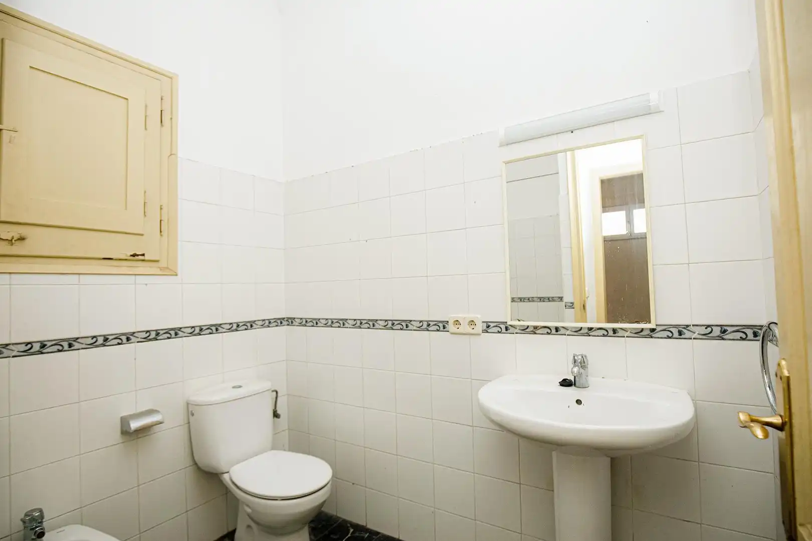 Bany de Casa o xalet en venda en Salt amb Terrassa i Traster