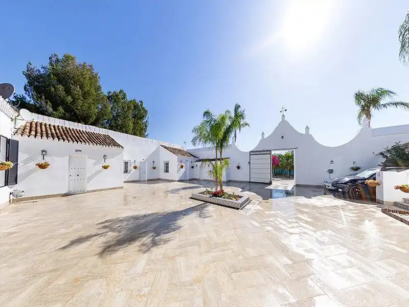 Vista exterior de Residencial en venta en Las Cabezas de San Juan