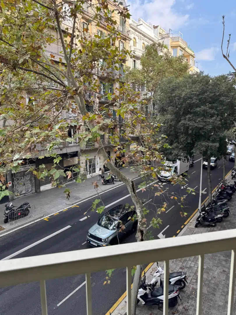 Vista exterior de Piso en venta en Barcelona con Calefacción, Terraza y Horno