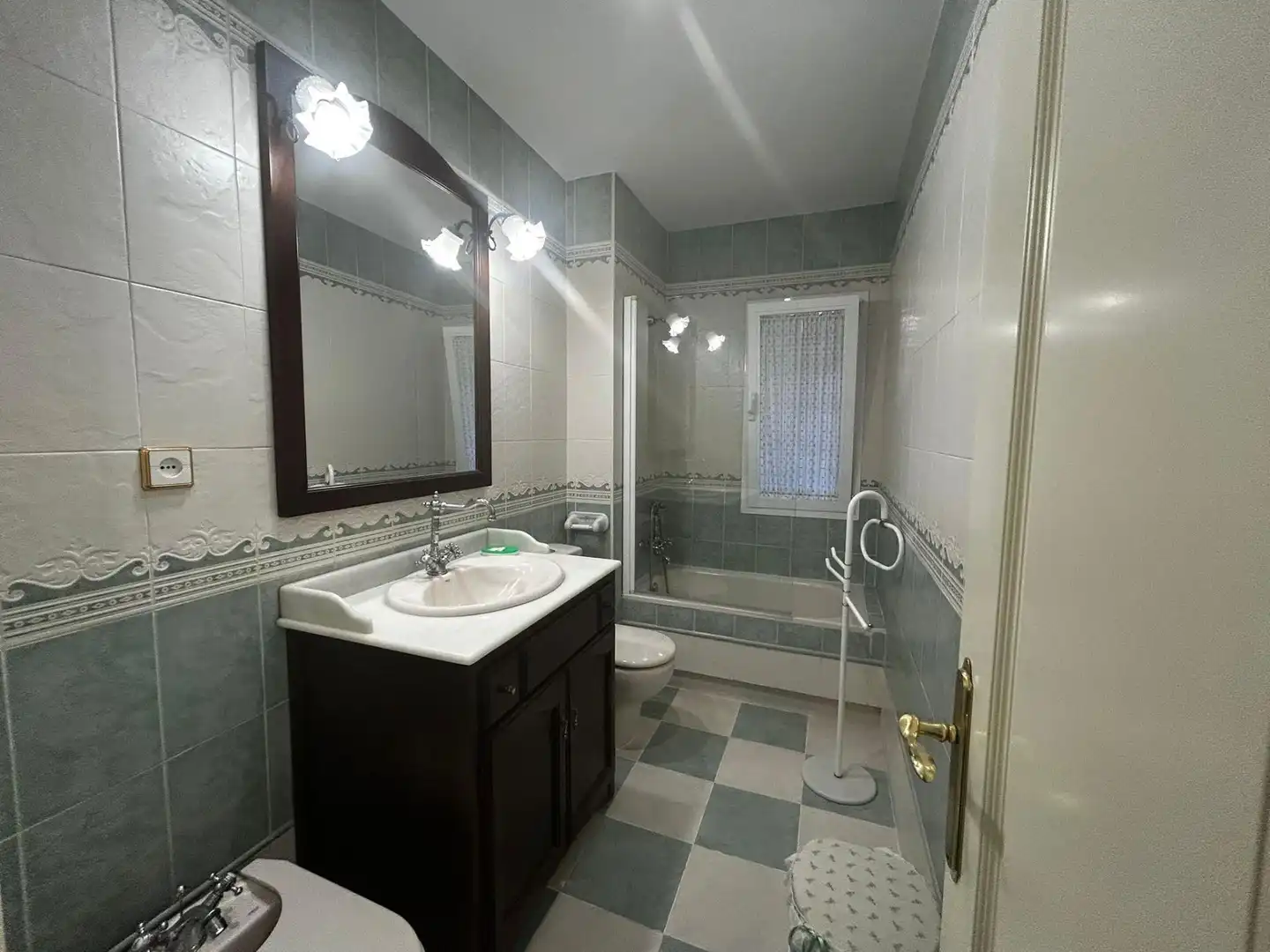 Badezimmer von Wohnung zum Verkauf in Córdoba mit Terrasse, Abstellraum und Balkon