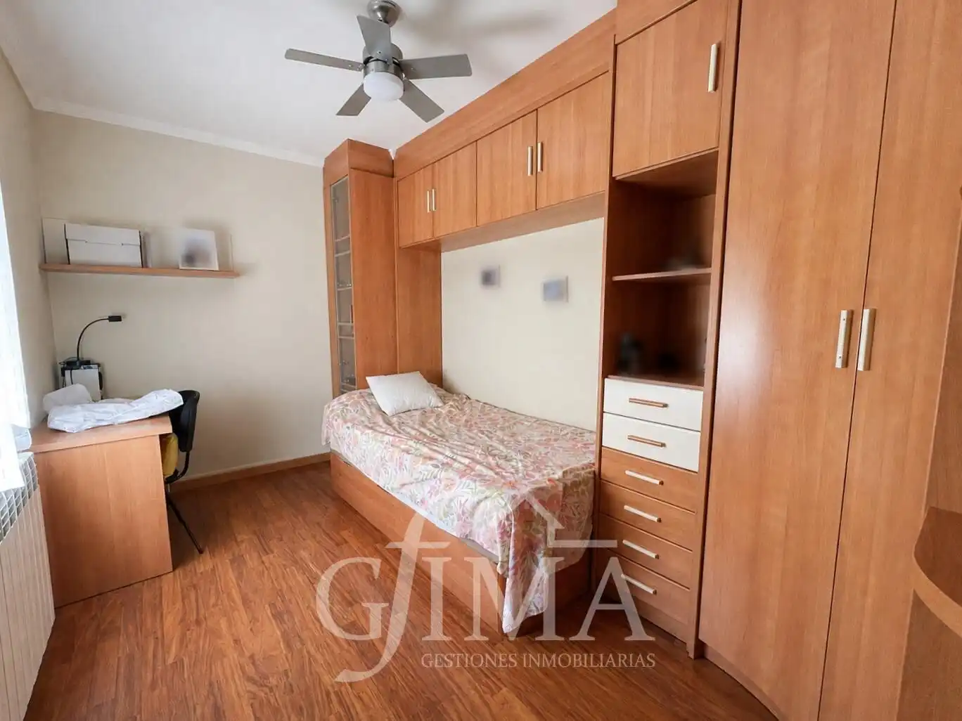 Habitación de Casa adosada en venta en Tomelloso con Calefacción, Trastero y Amueblado