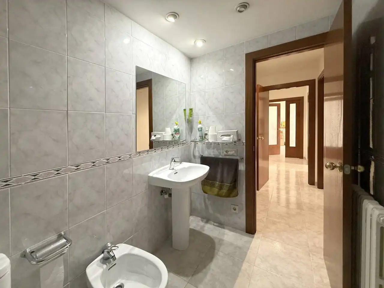 Bathroom of Flat for sale in Olot  with Air Conditioner, Heating and Terrace