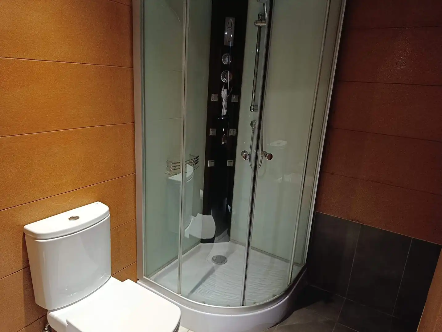 Badezimmer von Wohnung zum Verkauf in León Capital  mit Heizung, Terrasse und Abstellraum