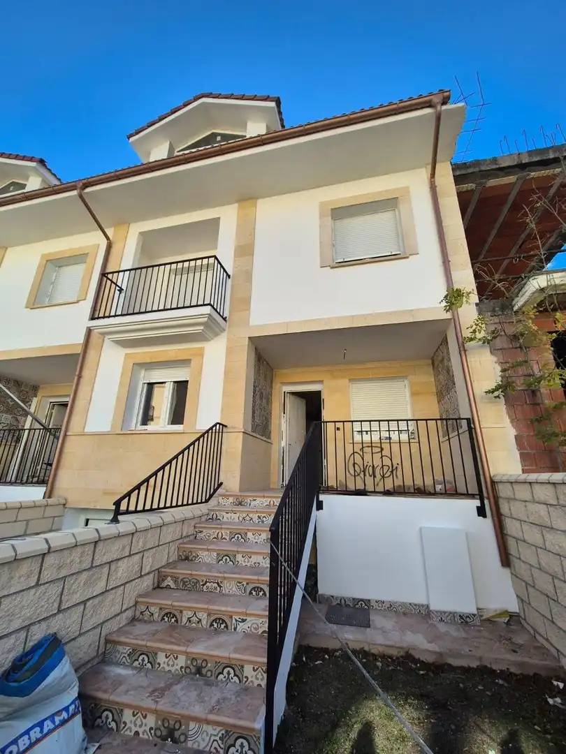 Vista exterior de Casa adosada en venta en Valle de Mena con Calefacción