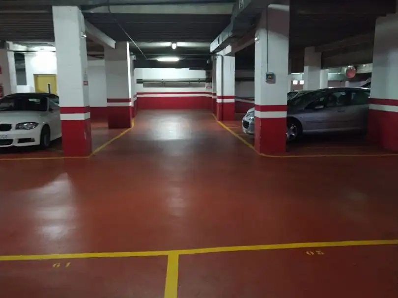 Parkplatz von Garage zur Miete in Santiago de Compostela 