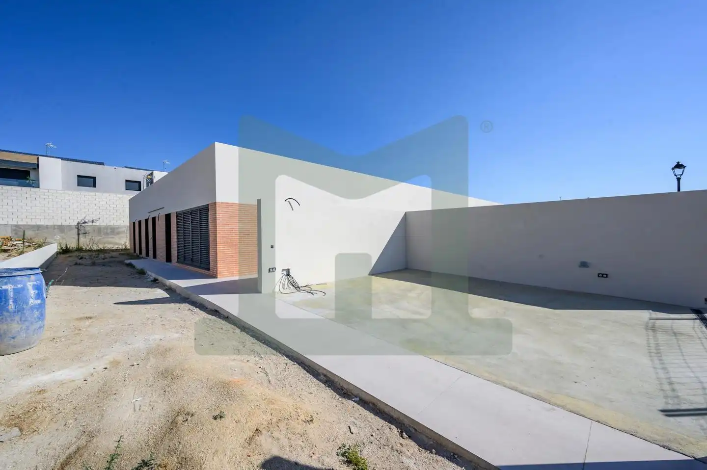 Vista exterior de Casa adosada en venta en Griñón con Calefacción, Jardín privado y Piscina