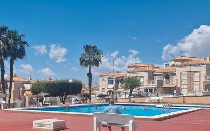 Piscina de Casa adosada en venda en Torrevieja amb Aire condicionat, Terrassa i Balcó