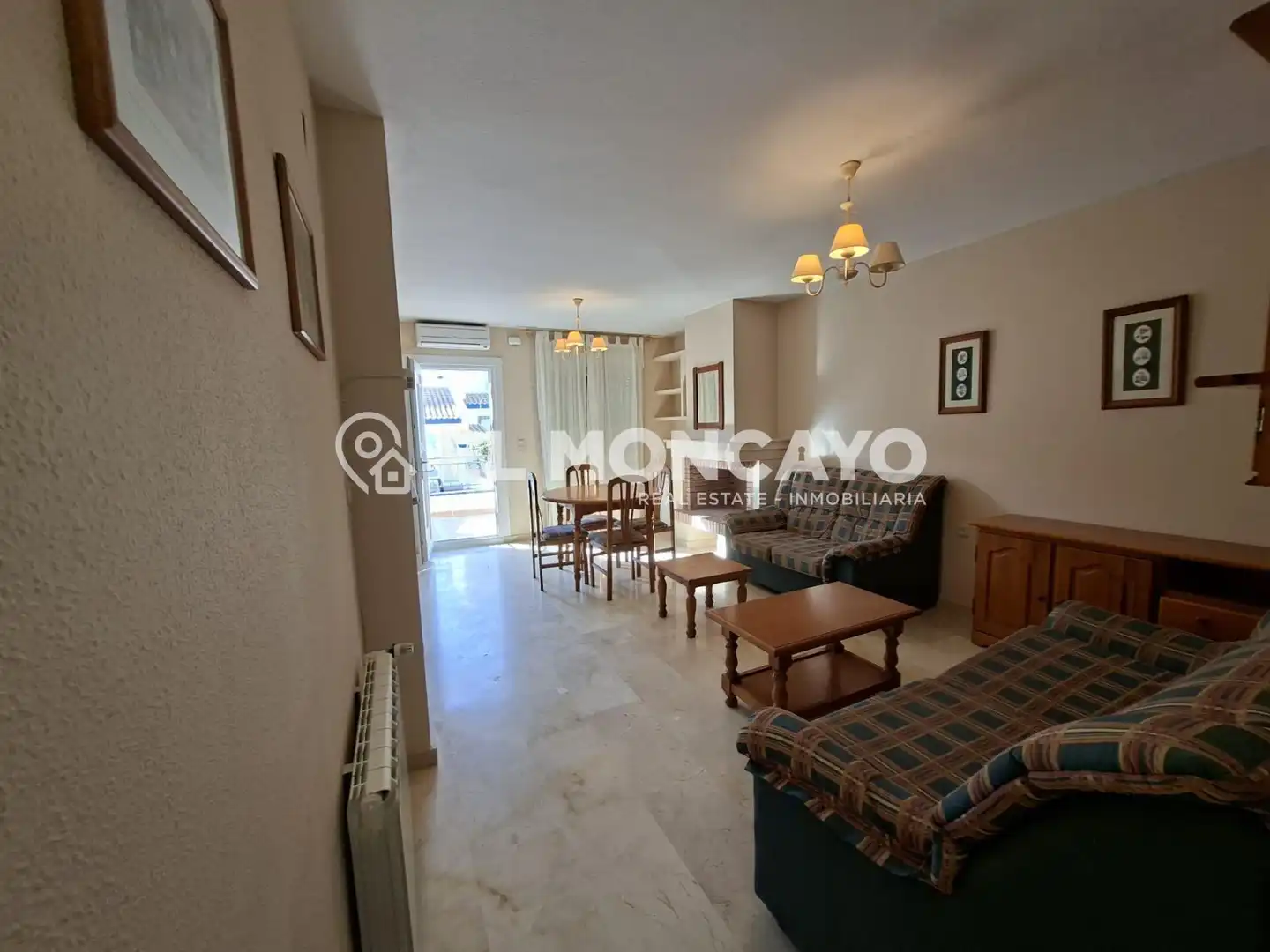 Sala d'estar de Casa adosada en venda en Orihuela amb Aire condicionat, Calefacció i Jardí privat