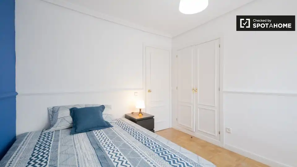 Habitación de Piso de alquiler en Alcalá de Henares con Aire acondicionado, Calefacción y Amueblado