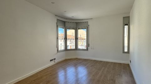 Foto 2 de Piso de alquiler en Carrer de Rosales, Gràcia, Sabadell