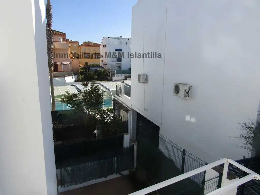 Vista exterior de Casa adosada en venta en Islantilla con Terraza, Trastero y Amueblado