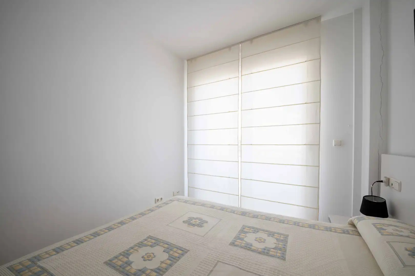 Schlafzimmer von Wohnung zum Verkauf in Calella mit Klimaanlage und Balkon