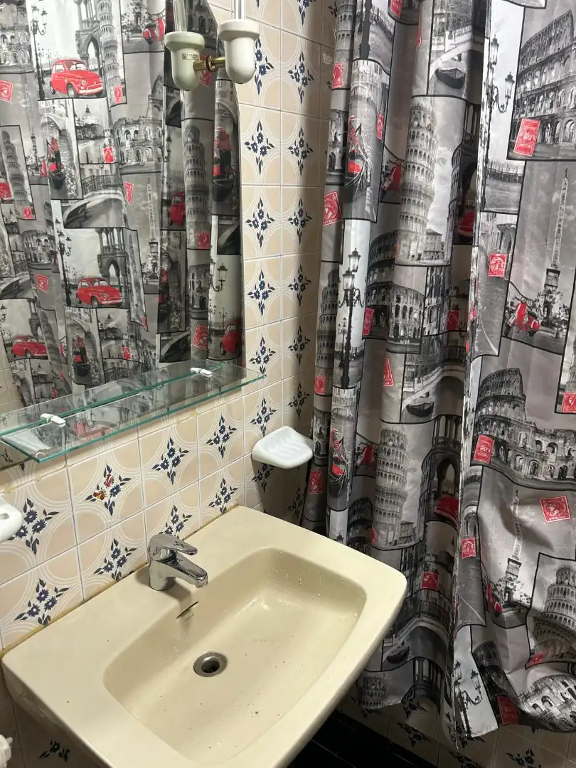 Baño de Piso en venta en Arévalo con Calefacción, Terraza y Amueblado