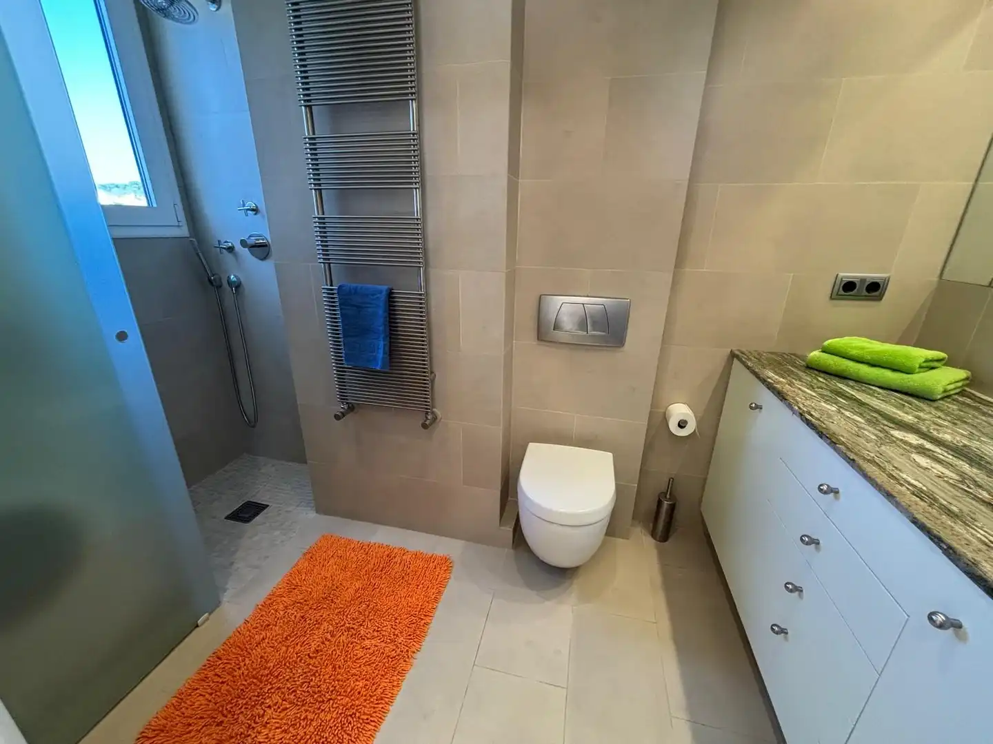 Baño de Piso de alquiler en Lloret de Mar con Calefacción, Terraza y Amueblado