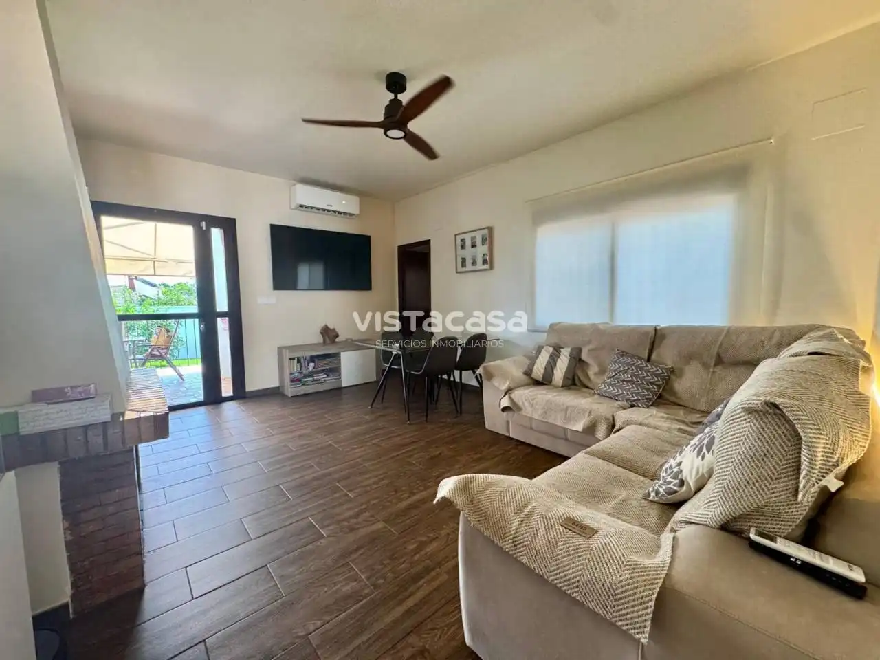 Sala de estar de Casa o chalet en venta en Mairena del Alcor con Aire acondicionado, Calefacción y Jardín privado