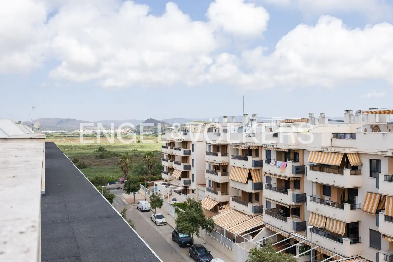 Vista exterior de Àtic de lloguer en Almenara amb Aire condicionat, Calefacció i Jardí privat