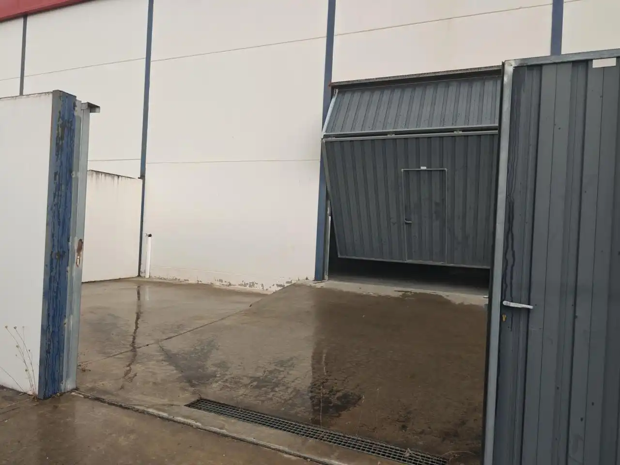 Vista exterior de Nau industrial de lloguer en Plasencia