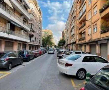 Piso en Venta en Carrer d'Alcanyís en Torrefiel