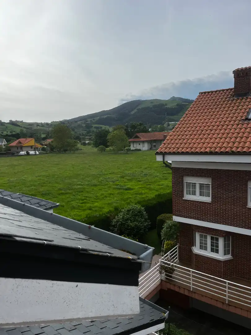 Vista exterior de Casa adosada en venta en Torrelavega  con Calefacción, Terraza y Trastero