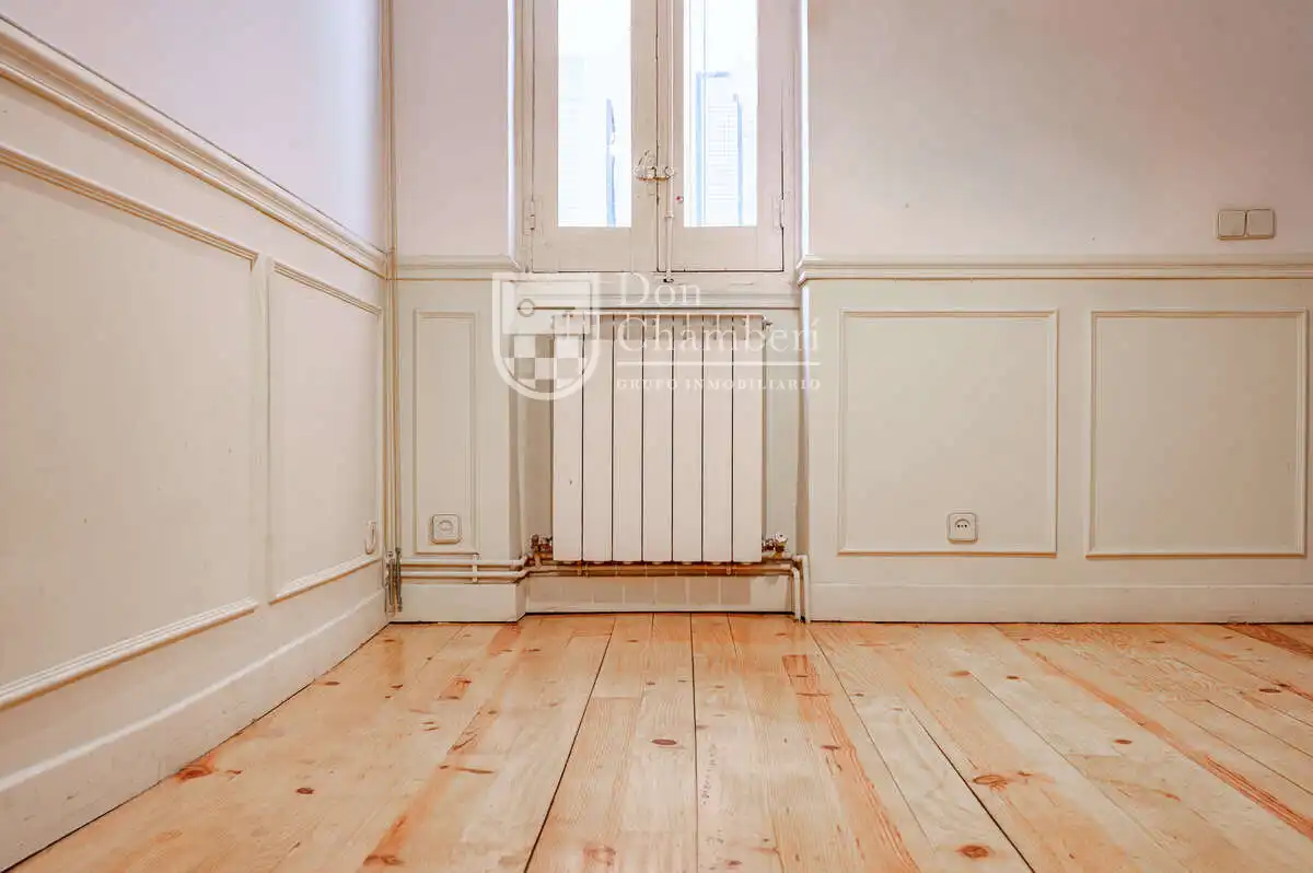 Flat for sale in Madrid  with Heating and Furnished