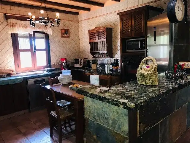 Cuina de Casa o xalet de lloguer en Chiclana de la Frontera amb Calefacció, Jardí privat i Terrassa