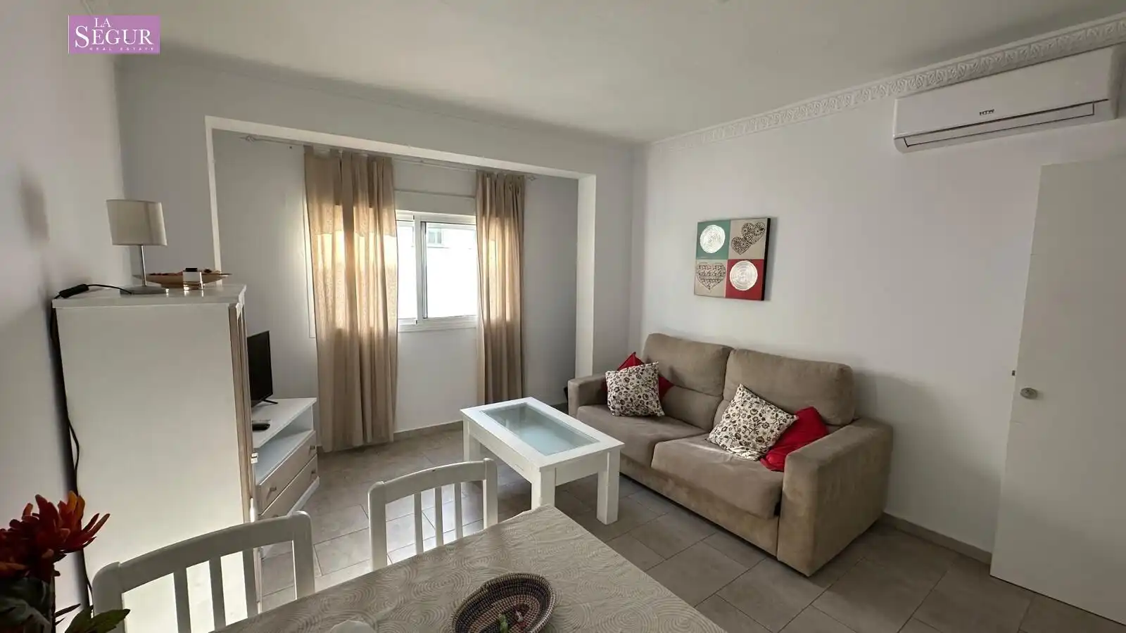 Sala d'estar de Pis en venda en Conil de la Frontera amb Moblat