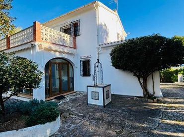 Villa mit Balkon zum Verkauf in El Montgó