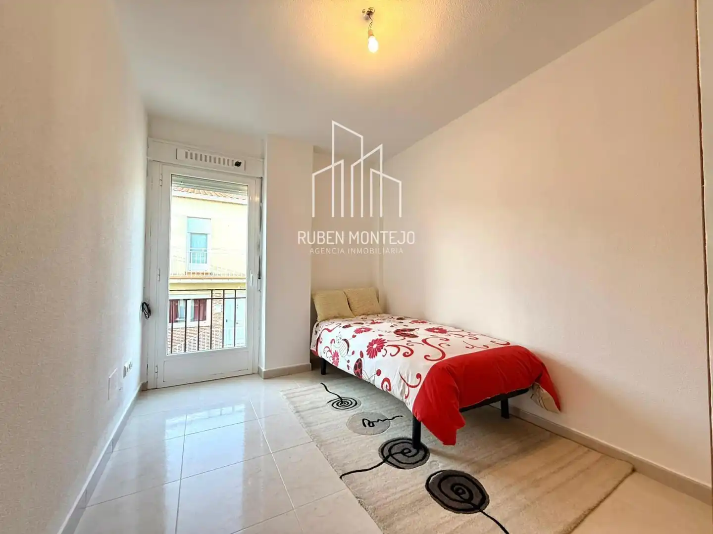 Schlafzimmer von Einfamilien-Reihenhaus zum Verkauf in Matilla de los Caños del Río mit Heizung, Privatgarten und Terrasse