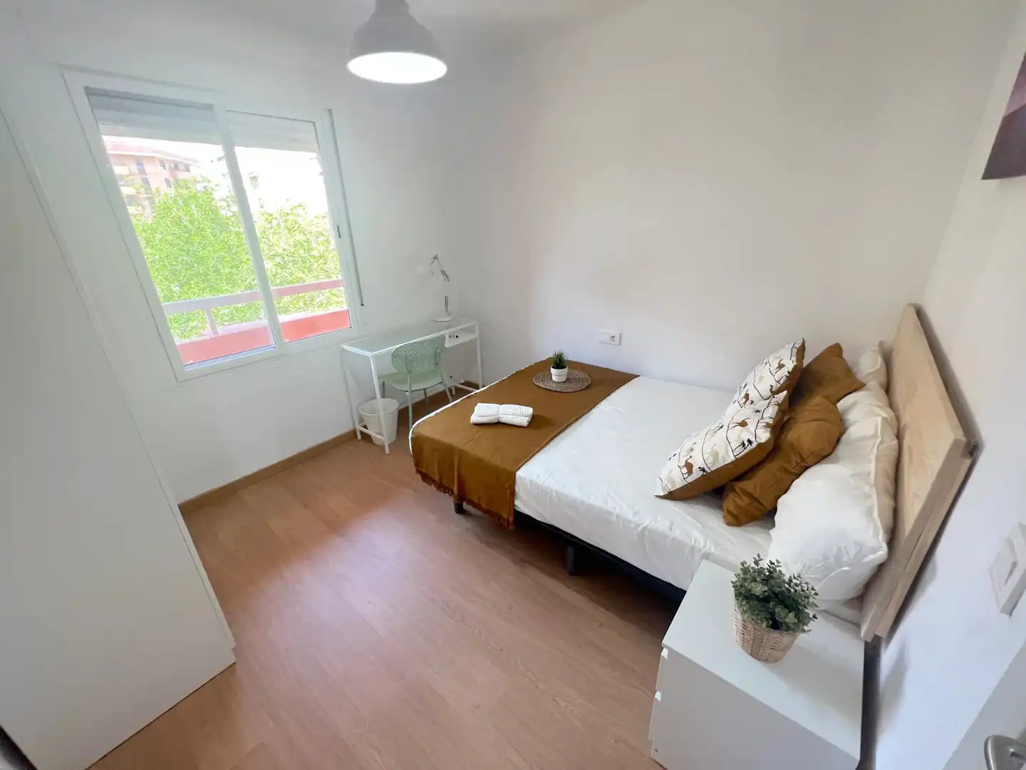 Bedroom of Flat for share in Benicalap