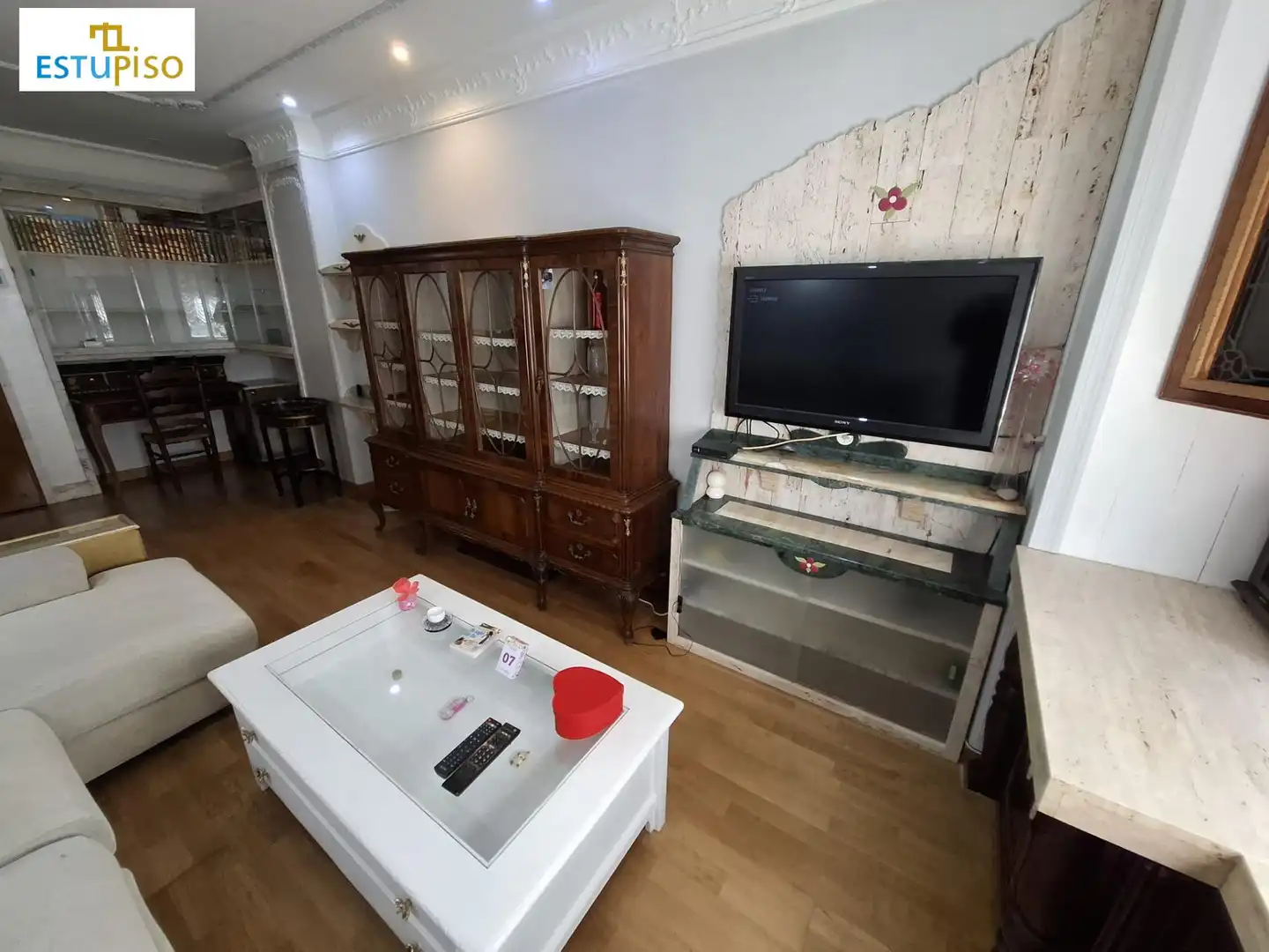Sala d'estar de Pis en venda en León Capital  amb Calefacció i Traster