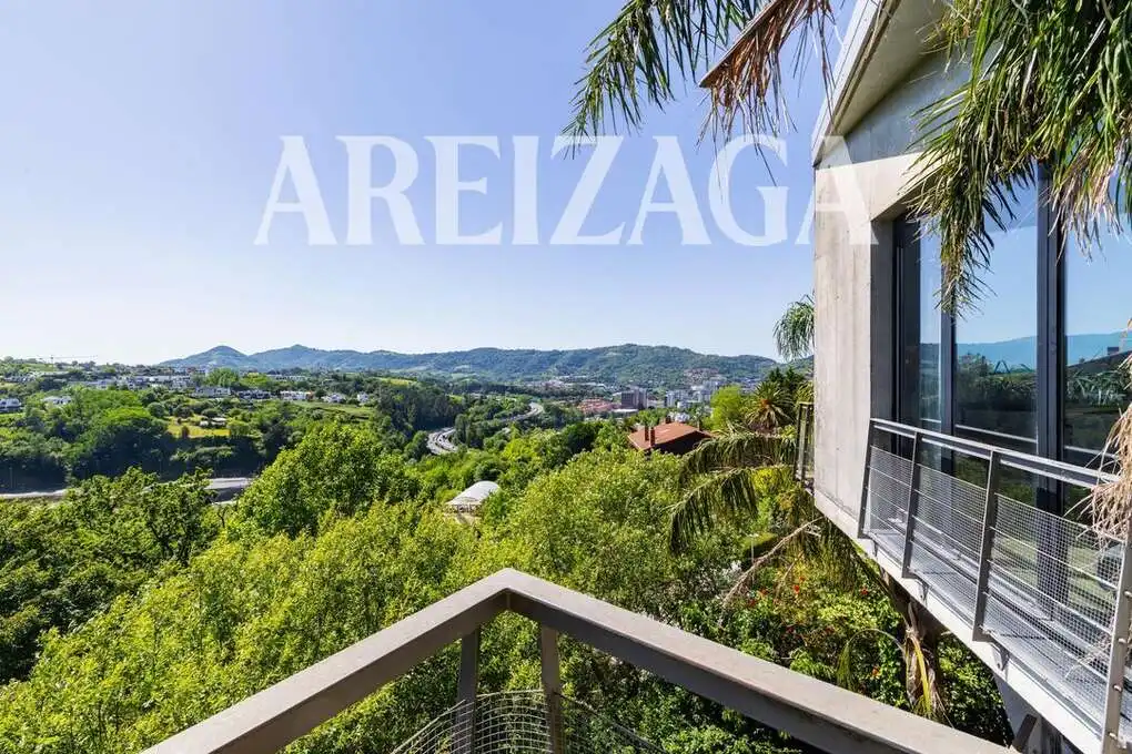 Vista exterior de Casa o chalet en venta en Donostia - San Sebastián  con Aire acondicionado, Calefacción y Jardín privado