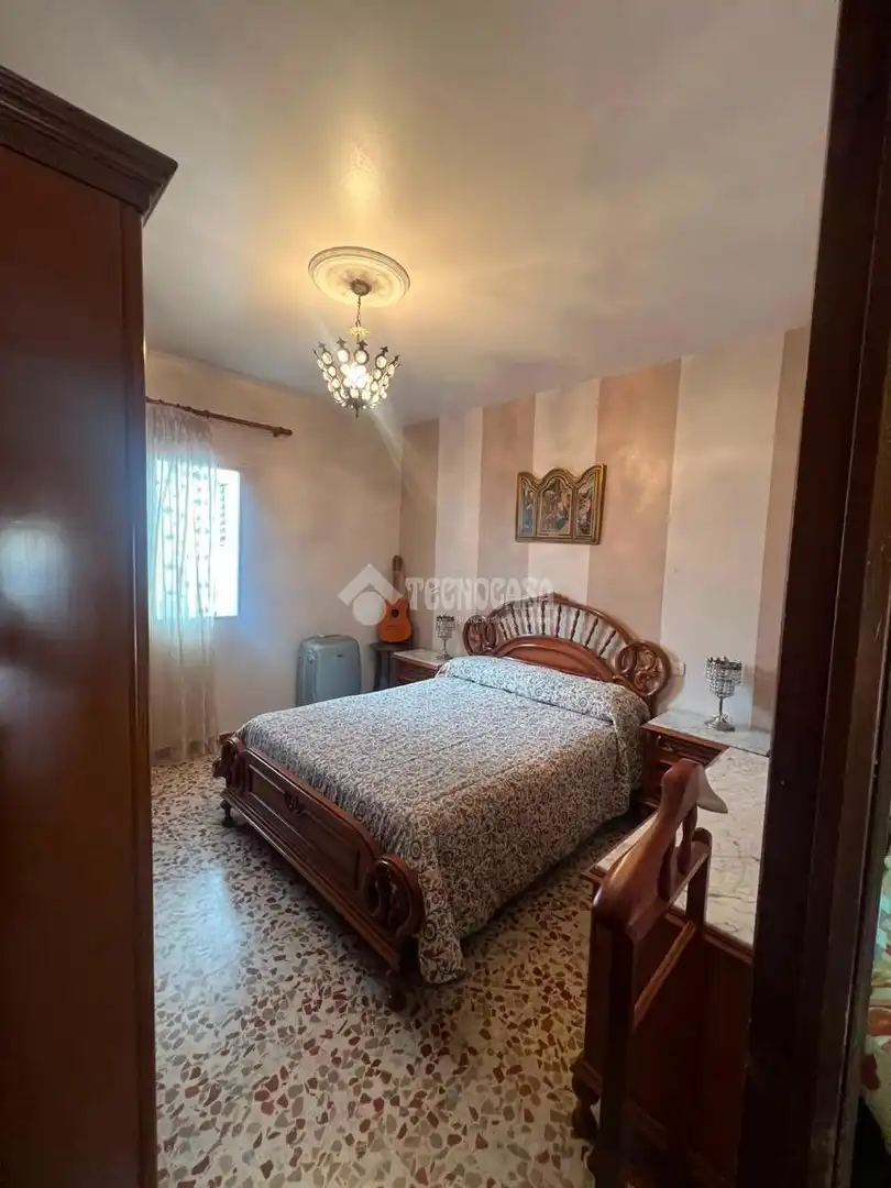 Dormitori de Casa o xalet en venda en Sevilla amb Aire condicionat i Terrassa