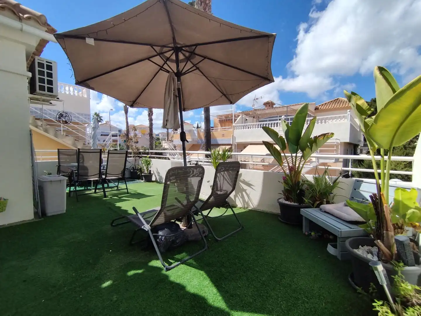Terrassa de Casa adosada en venda en Torrevieja amb Aire condicionat, Calefacció i Jardí privat