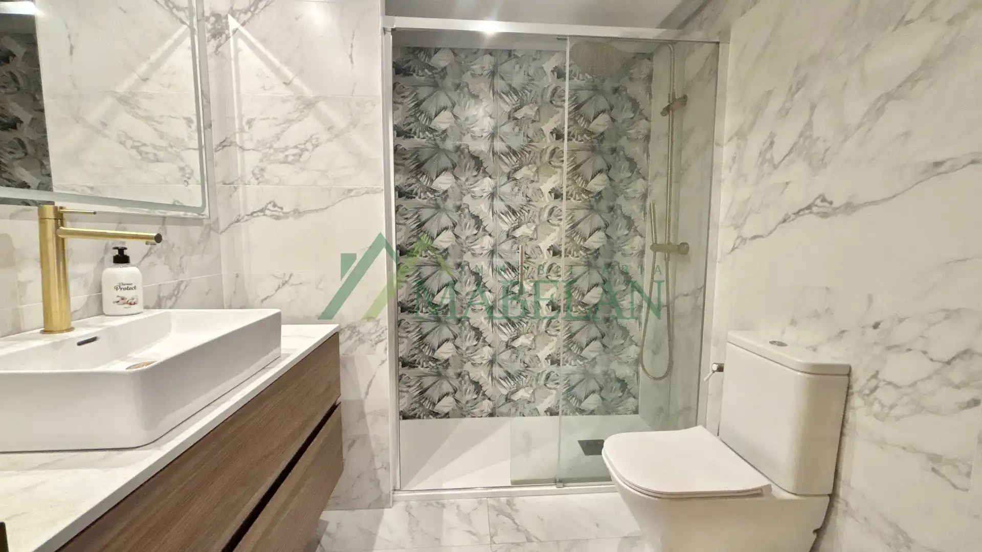 Badezimmer von Dachboden zum Verkauf in Las Rozas de Madrid mit Klimaanlage, Heizung und Parkett