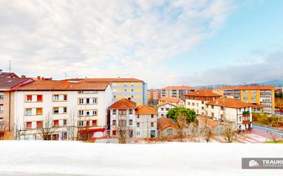 Vista exterior de Pis en venda en Sondika amb Terrassa