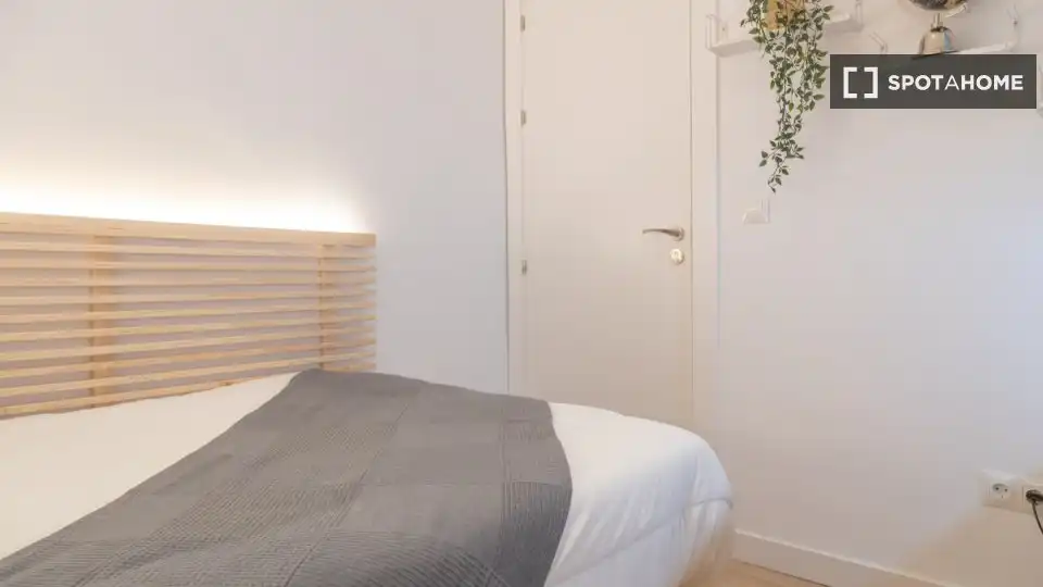 Bedroom of Flat for rent in Madrid  with Air Conditioner, Heating and Furnished