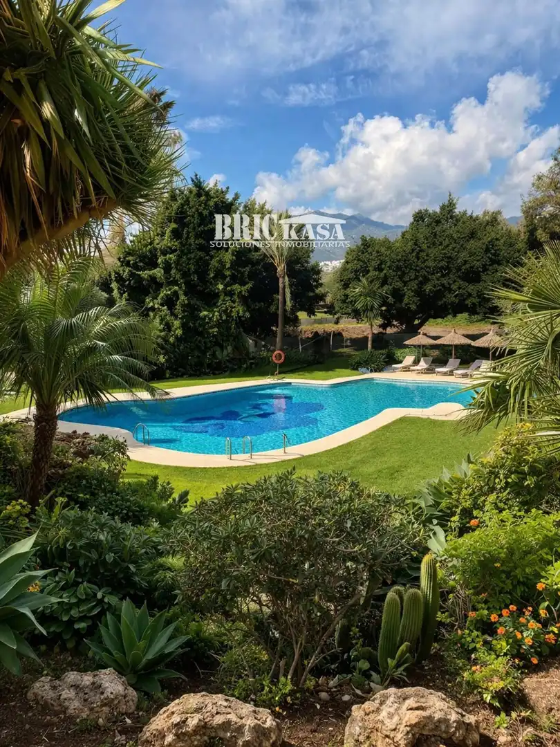 Piscina de Piso en venta en Benalmádena con Terraza, Piscina y Amueblado