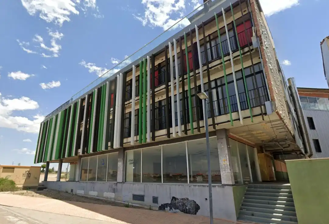 Edifici en venda a Agustina de Aragón, 2, La Muela