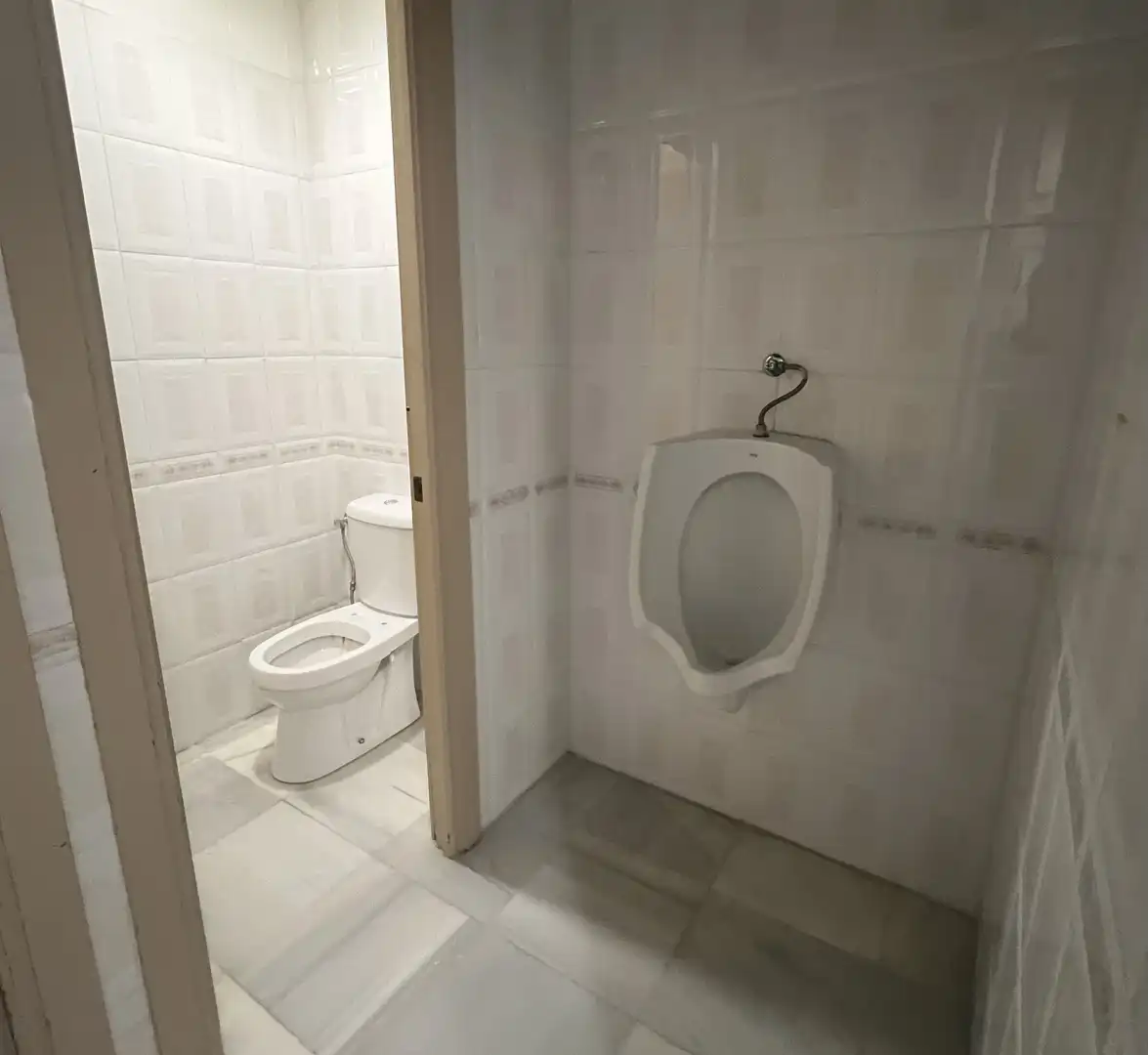 Bany de Local de lloguer en Olvera