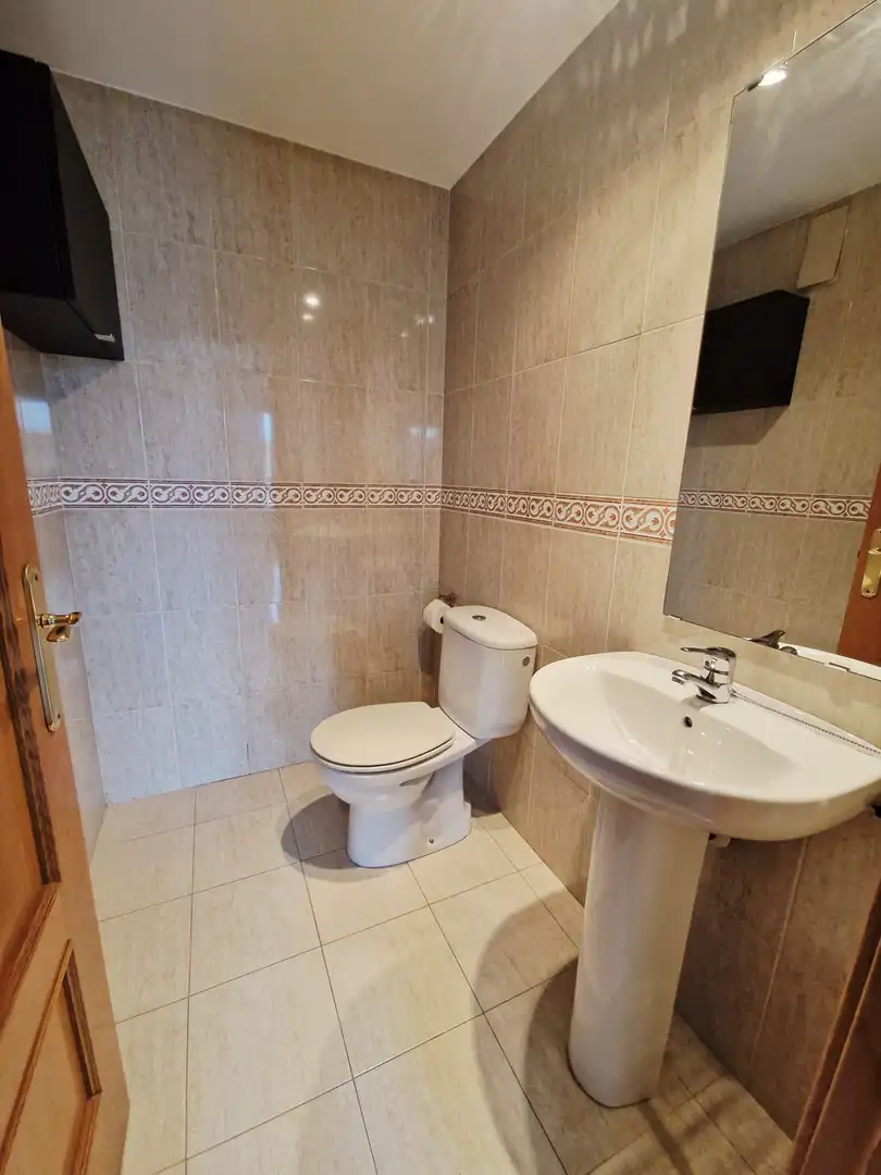 Baño de Piso en venta en Avilés con Calefacción, Parquet y Trastero