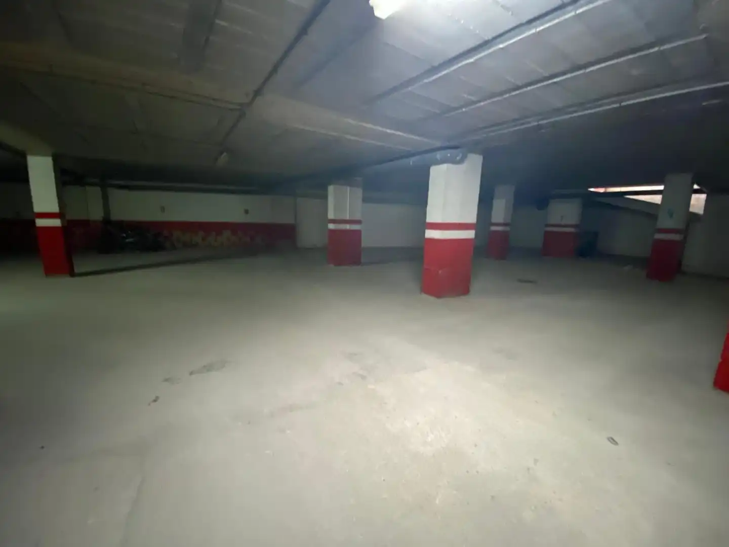 Parkplatz von Garage zum Verkauf in Anna